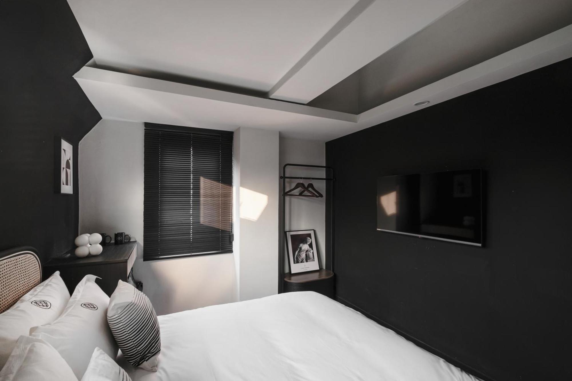We2 Design Hotel Taichung Exterior photo